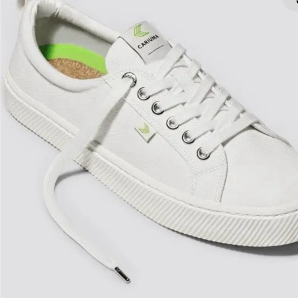 Multiple Sizes Cariuma Shoes
